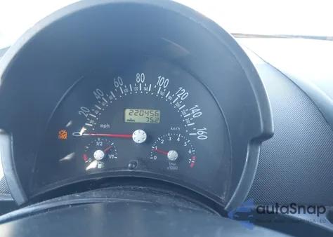 2001 Volkswagen New Beetle Glx z USA, uszkodzony, nr VIN 3VWDC21C71M413378